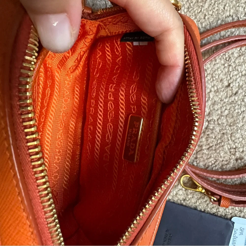 Authentic Prada Saffiano camera bag - Picture 7 of 10